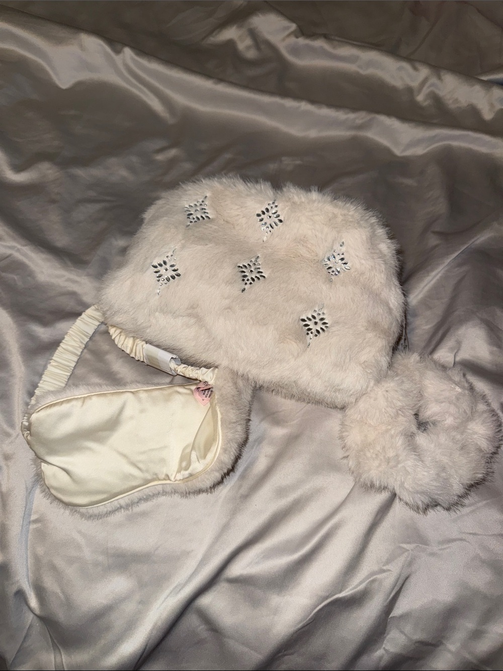 NWT Victoria’s Secret Luxe Plush 3 Piece Travel Accessories Gift Set